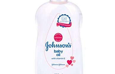 Johnson's Baby Oil with Vitamin E, Non-Sticky for easy spread and massage, 200ml